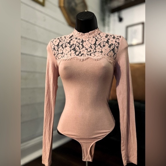 Forever 21 pink lace long sleeve bodysuit, size Small - Picture 2 of 10